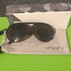 Simplify polarized shades. With original box